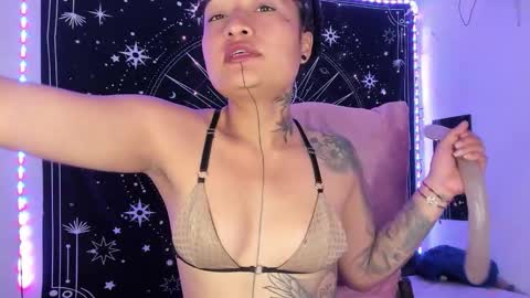 Eva  online show from 11/21/25, 08:02