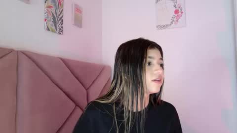 Snapshot of eva_sin18 chatting on 10/12/25, 11:04 Eva Sin online show from 10/12/25, 11:04