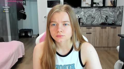 Snapshot of eva_tomiok chatting on 01/05/25, 05:20 Eva online show from 01/05/25, 05:20