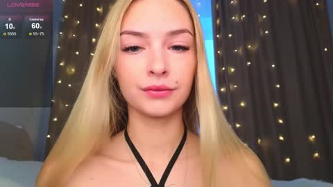 Snapshot of eva_vex chatting on 01/05/25, 08:22 Hello Im Eva online show from 01/05/25, 08:22
