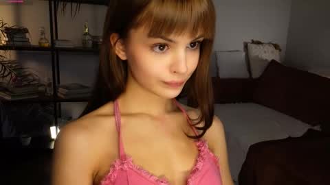Snapshot of eva_zill_blossom chatting on 10/04/25, 05:05 Hello my name is Eva its my first day here online show from 10/04/25, 05:05