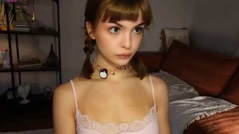 Snapshot of eva_zill_blossom chatting on 10/20/25, 07:31 Hello my name is Eva its my first day here online show from 10/20/25, 07:31