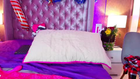 Snapshot of evaa_cloee chatting on 12/29/24, 03:54 EVA CLOEE online show from 12/29/24, 03:54