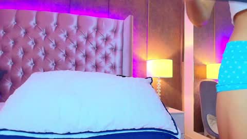 Snapshot of evaa_cloee chatting on 02/06/25, 01:49 EVA CLOEE online show from 02/06/25, 01:49