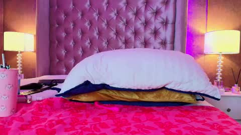 Snapshot of evaa_cloee chatting on 02/14/25, 12:30 EVA CLOEE online show from 02/14/25, 12:30