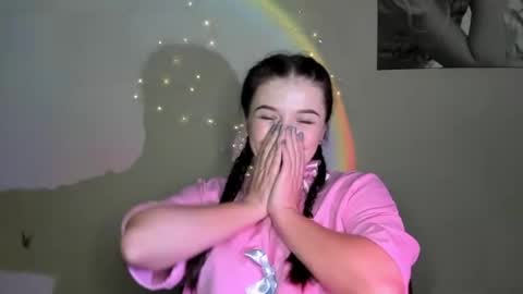 Snapshot of evaamillerr chatting on 12/02/24, 12:52 Eva online show from 12/02/24, 12:52