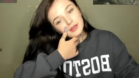 Snapshot of evaamillerr chatting on 12/04/24, 12:14 Eva online show from 12/04/24, 12:14