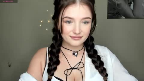 Snapshot of evaamillerr chatting on 12/16/24, 10:29 Eva online show from 12/16/24, 10:29