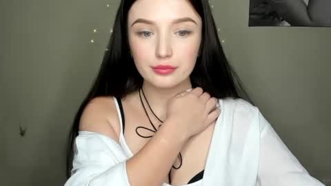 Snapshot of evaamillerr chatting on 12/16/24, 09:52 Eva online show from 12/16/24, 09:52