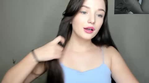 Snapshot of evaamillerr chatting on 12/18/24, 10:02 Eva online show from 12/18/24, 10:02