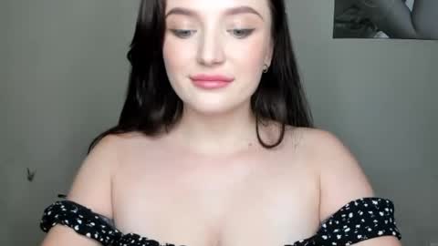 Snapshot of evaamillerr chatting on 12/23/24, 09:40 Eva online show from 12/23/24, 09:40