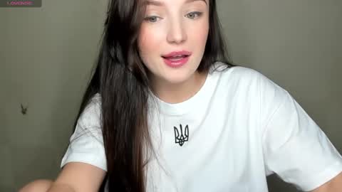 Snapshot of evaamillerr chatting on 12/25/24, 10:16 Eva online show from 12/25/24, 10:16