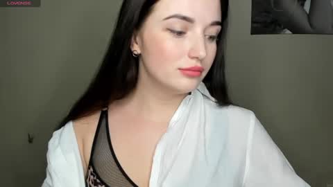 Snapshot of evaamillerr chatting on 12/27/24, 10:37 Eva online show from 12/27/24, 10:37