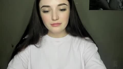 Snapshot of evaamillerr chatting on 01/13/25, 09:42 Eva online show from 01/13/25, 09:42