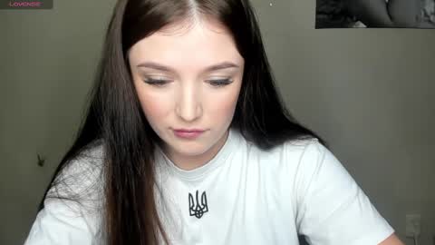 Snapshot of evaamillerr chatting on 01/21/25, 02:37 Eva online show from 01/21/25, 02:37