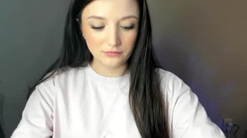 Snapshot of evaamillerr chatting on 02/19/25, 12:22 Eva online show from 02/19/25, 12:22