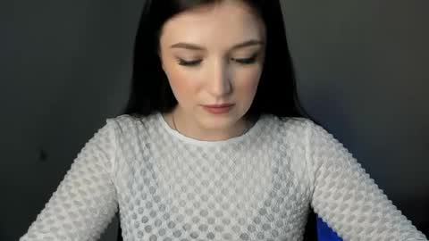 Snapshot of evaamillerr chatting on 02/21/25, 02:06 Eva online show from 02/21/25, 02:06