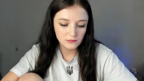 Snapshot of evaamillerr chatting on 02/25/25, 10:04 Eva online show from 02/25/25, 10:04