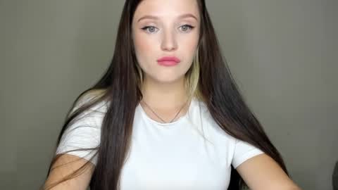 Snapshot of evaamillerr chatting on 09/23/25, 10:40 Eva online show from 09/23/25, 10:40