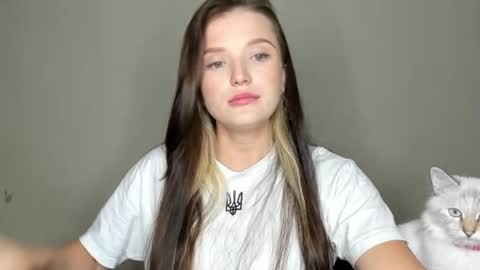 Snapshot of evaamillerr chatting on 09/27/25, 11:48 Eva online show from 09/27/25, 11:48