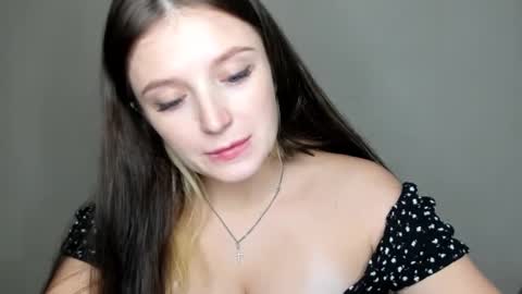 Snapshot of evaamillerr chatting on 10/29/25, 12:07 Eva online show from 10/29/25, 12:07