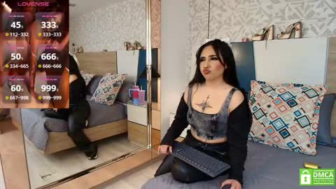 Evadne online show from 10/20/25, 06:52