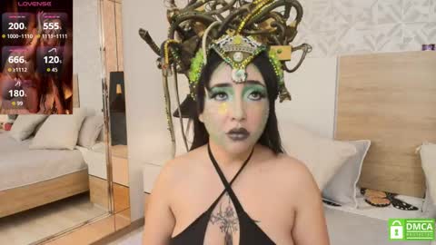 Evadne online show from 10/30/25, 09:04