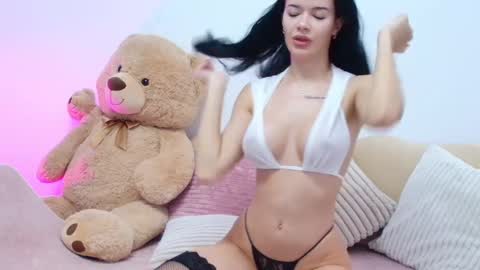 Snapshot of evaeilish chatting on 02/26/25, 06:47 Eva online show from 02/26/25, 06:47