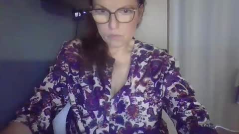 evaglad online show from 10/08/25, 02:36