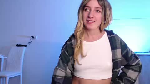 Snapshot of evahailey_ chatting on 02/12/25, 05:15 Eva online show from 02/12/25, 05:15