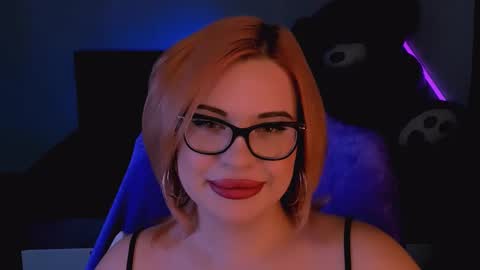 Snapshot of evaharve chatting on 10/24/25, 11:01 Eva online show from 10/24/25, 11:01