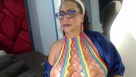 Snapshot of evamills1 chatting on 01/29/25, 11:04 Eva Mills online show from 01/29/25, 11:04