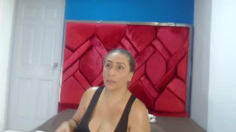 Snapshot of evamills1 chatting on 02/01/25, 12:16 Eva Mills online show from 02/01/25, 12:16