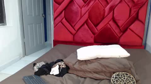 Snapshot of evamills1 chatting on 02/16/25, 02:54 Eva Mills online show from 02/16/25, 02:54