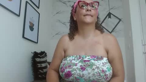 Eva Mills online show from 10/25/25, 04:13