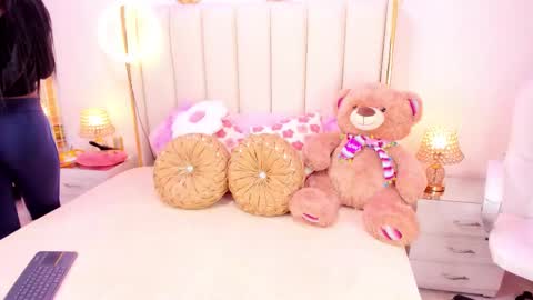 evangelin_ts online show from 11/10/25, 01:54