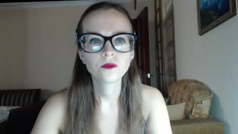 Snapshot of evangeline06 chatting on 09/23/25, 08:50 YourMistress online show from 09/23/25, 08:50