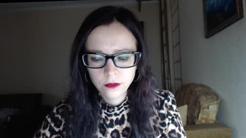 Snapshot of evangeline06 chatting on 10/06/25, 09:29 YourMistress online show from 10/06/25, 09:29