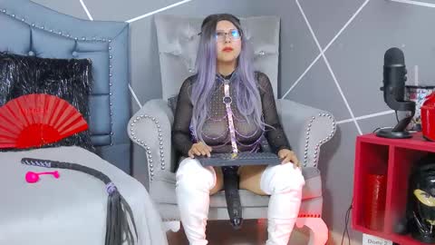 Snapshot of evangeline_17 chatting on 02/18/25, 02:16 Miss Evangeline online show from 02/18/25, 02:16
