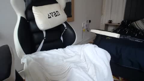 Snapshot of evans_king chatting on 02/28/25, 05:04 Evan online show from 02/28/25, 05:04