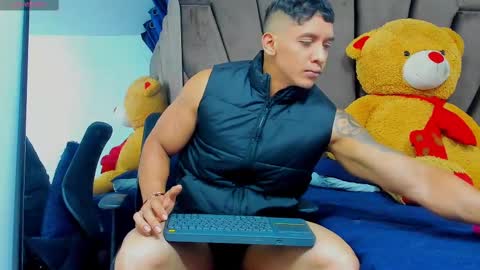 Snapshot of evansstorm01 chatting on 03/04/25, 01:17 online show from 03/04/25, 01:17