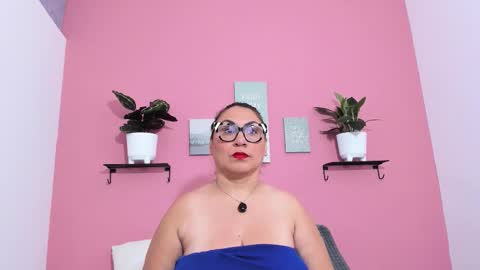 evapalmer_1 online show from 09/17/25, 08:27