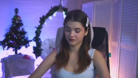 Snapshot of evathopson chatting on 12/25/24, 08:18 Eva next stream - - 1600 UTC2000 online show from 12/25/24, 08:18