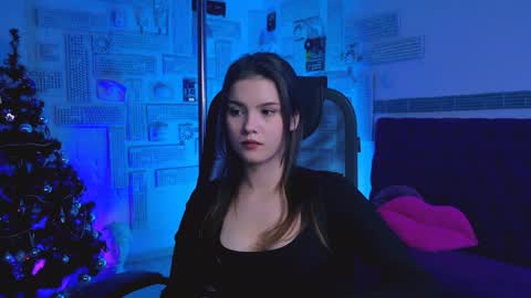 Snapshot of evathopson chatting on 12/26/24, 06:33 Eva next stream - - 1600 UTC2000 online show from 12/26/24, 06:33