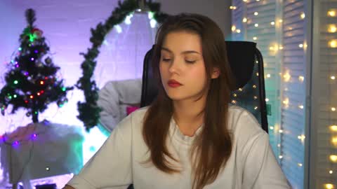 Snapshot of evathopson chatting on 12/27/24, 03:26 Eva next stream - - 1600 UTC2000 online show from 12/27/24, 03:26