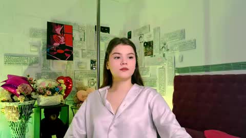Snapshot of evathopson chatting on 03/08/25, 11:27 Eva next stream - - 1600 UTC2000 online show from 03/08/25, 11:27