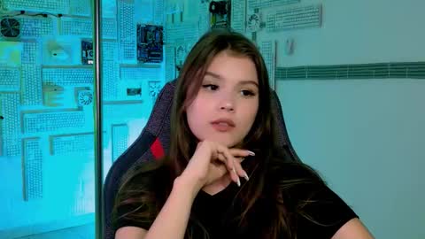 Snapshot of evathopson chatting on 09/26/25, 12:09 Eva next stream - - 1600 UTC2000 online show from 09/26/25, 12:09