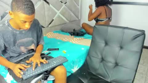 Eva And Emmanuel online show from 10/01/25, 01:06