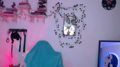 Eve Blue  friends. IG eve blue77 TW EveBlue 1 OF eveblue7 online show from 10/07/25, 12:30