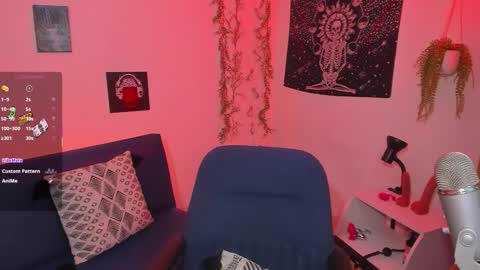 Snapshot of evee_uwu chatting on 10/17/25, 07:16 Eve Jane online show from 10/17/25, 07:16